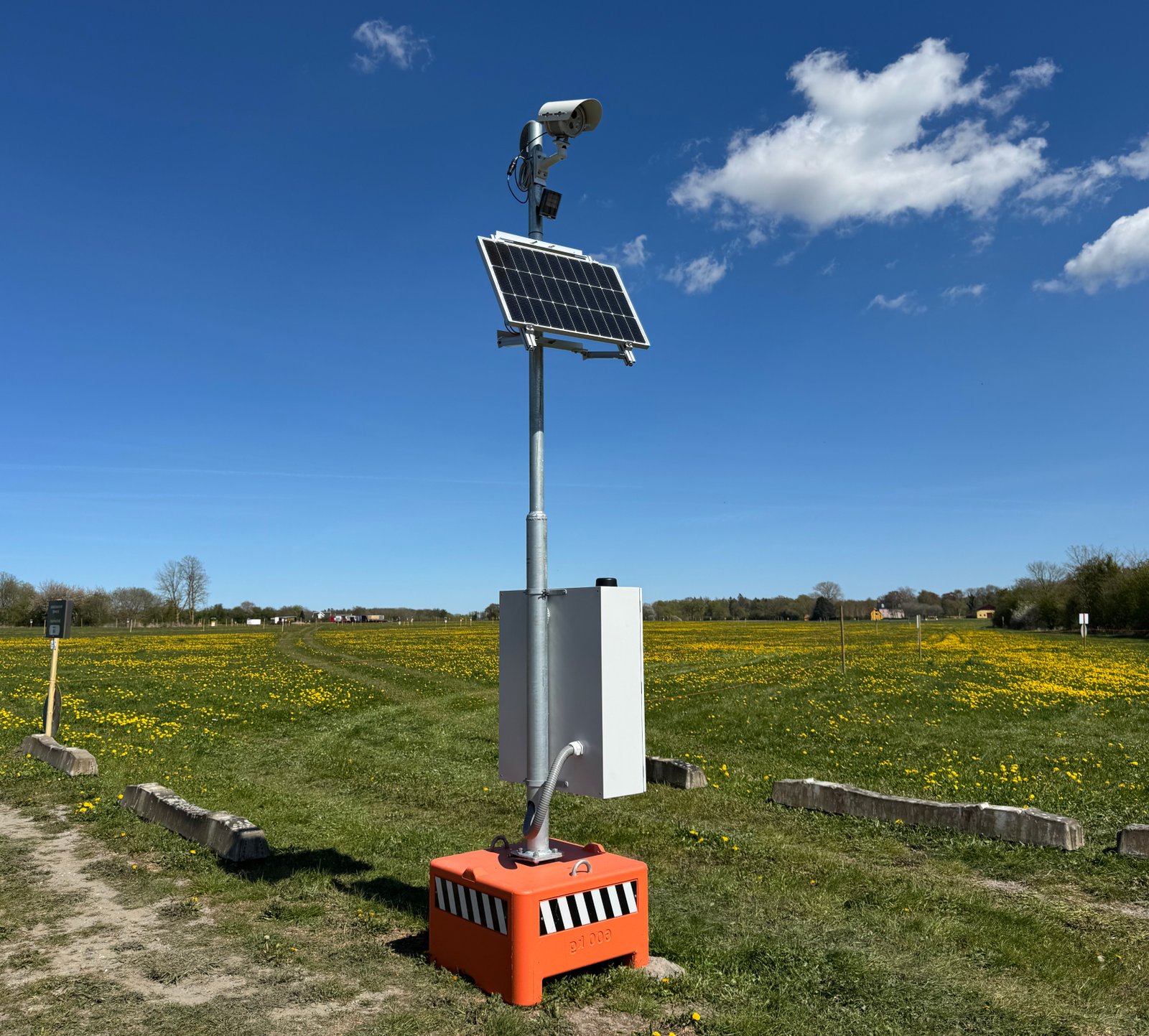 Portable ANPR camera powered by solar cell setup